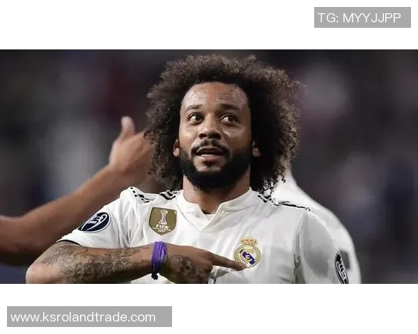 5号足球后卫球星：他在场上的防守艺术与领导力如何影响比赛结果